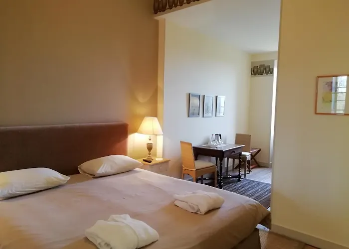 Chateau Des Salles Pensión